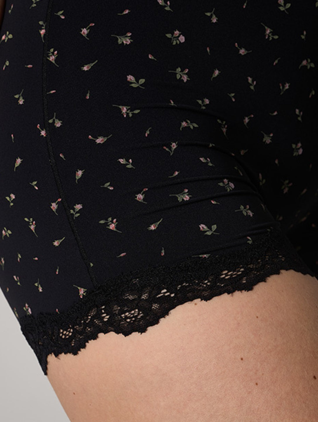 The Smooth Lace Romper - HeyShape