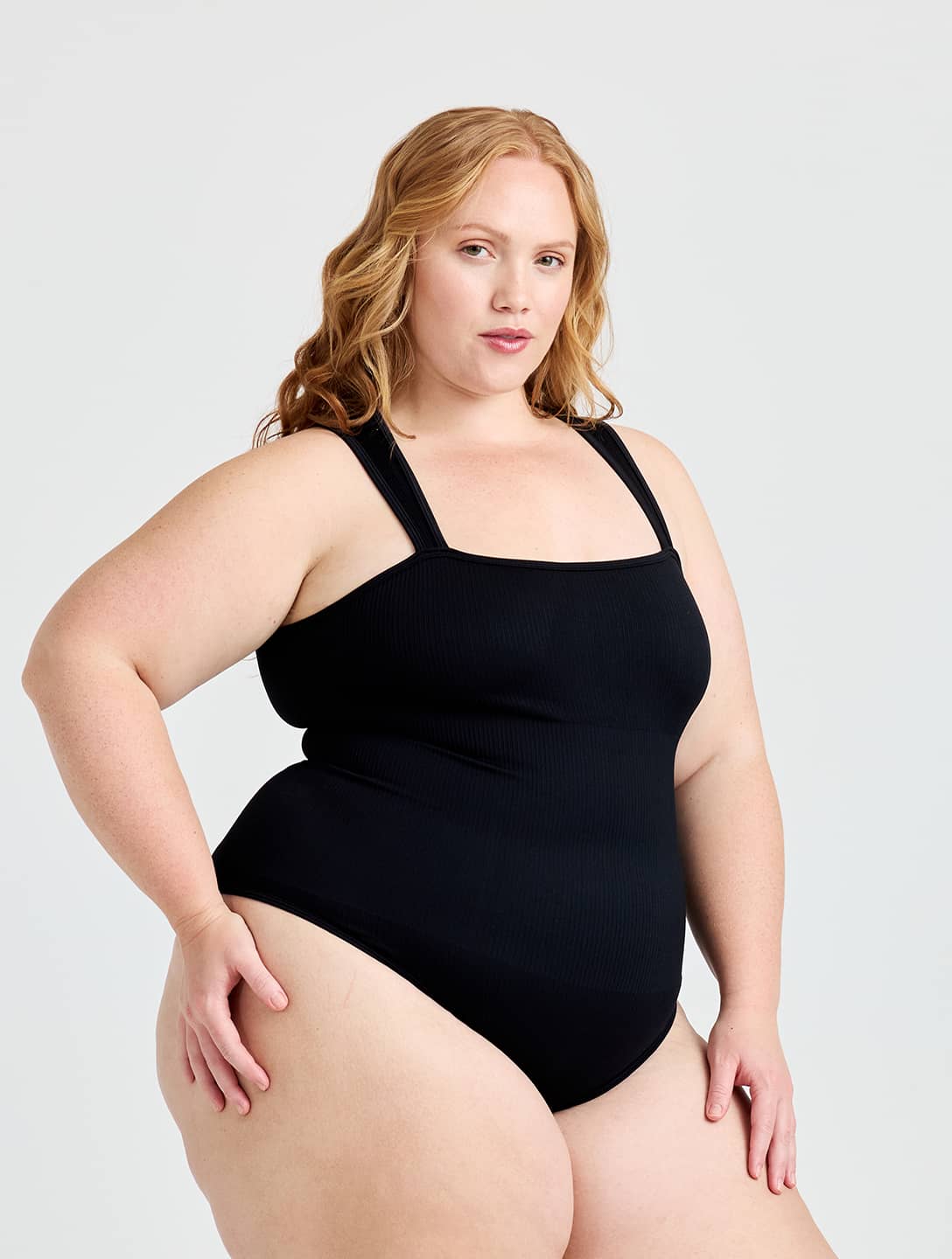 Body modelador com decote quadrado canelado