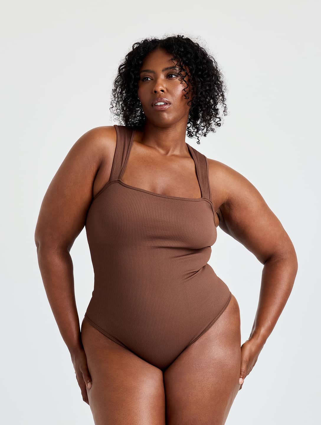 Body modelador com decote quadrado canelado