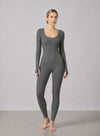 Geripppter Jumpsuit mit eckigem Ausschnitt